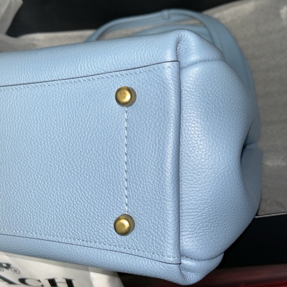 Beautiful Coach Lana Shoulder Bag - Picture 6 of 13